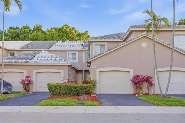 Building Photo - 2066 Madeira Dr