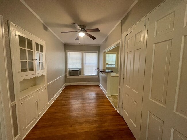 Building Photo - Charming Down Stairs Apartment In South Hi...