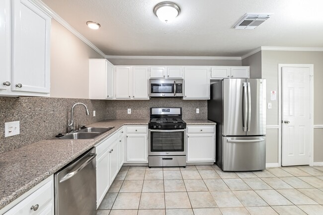 Building Photo - 521 Cedar Ave