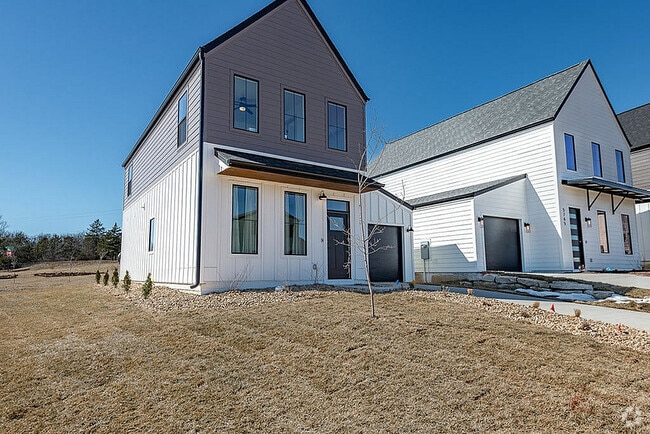 Building Photo - Owen Silos