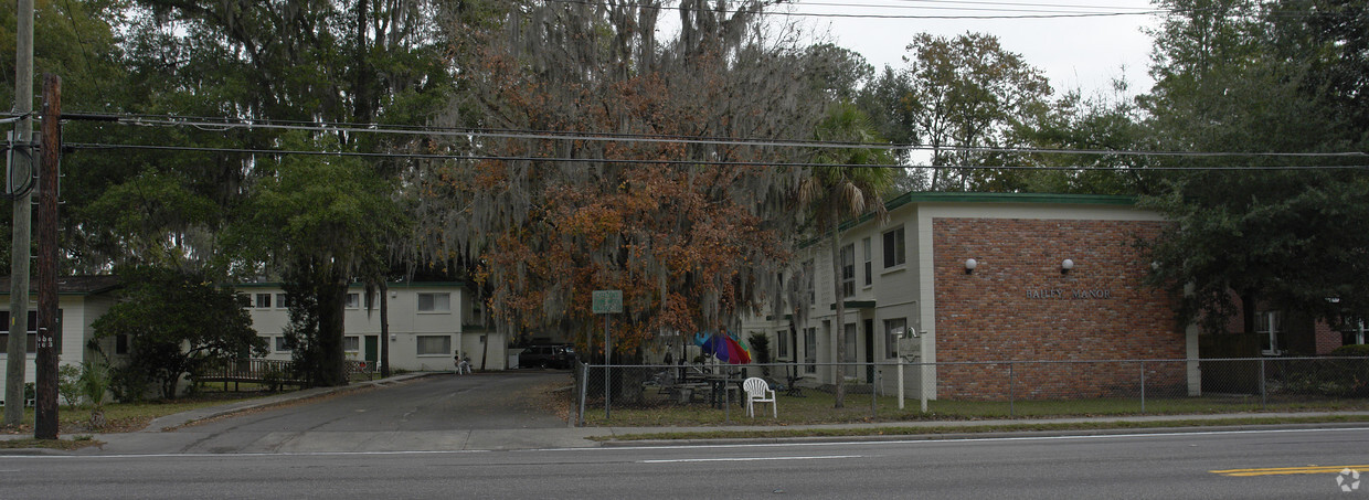 Foto del edificio - 1121 NW 6th St