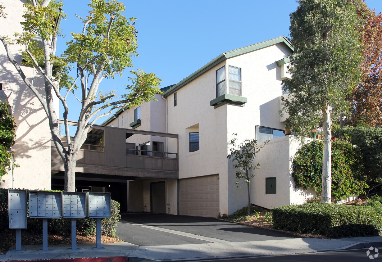 Woodlands North Apartments in La Jolla, CA