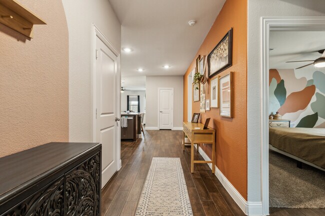 Building Photo - 4018 Woodford Dr