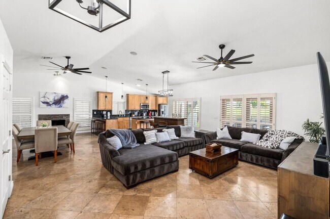 Foto del edificio - 14615 N 22nd Ln