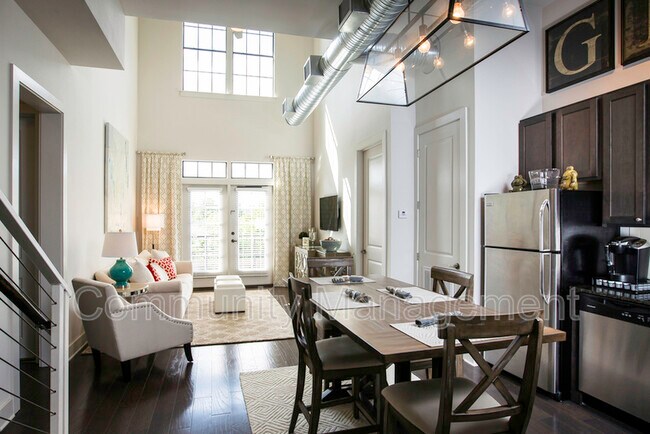 Building Photo - 333 E Boyd Dr