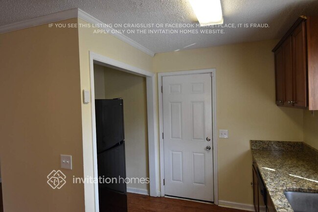 Foto del edificio - 1540 Rose Garden Ln