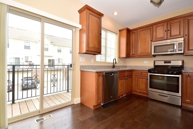 Building Photo - 1544 Lakeridge Ct