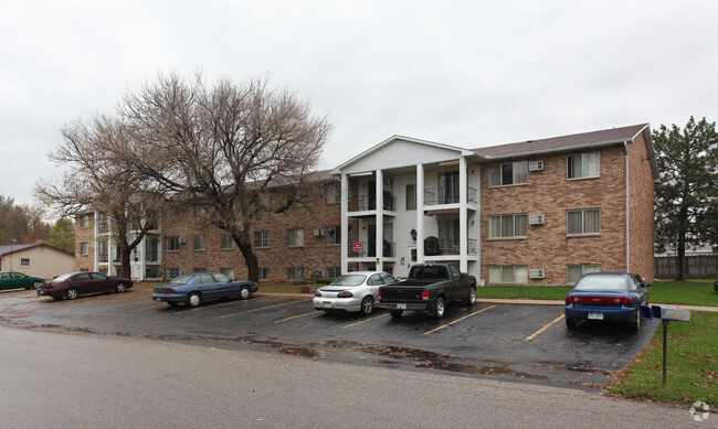 Building Photo - Country Manor Apartments