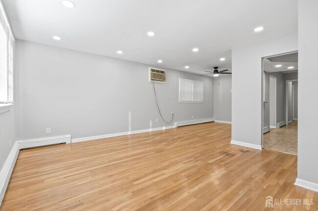 Foto del edificio - 382 Cator Ave