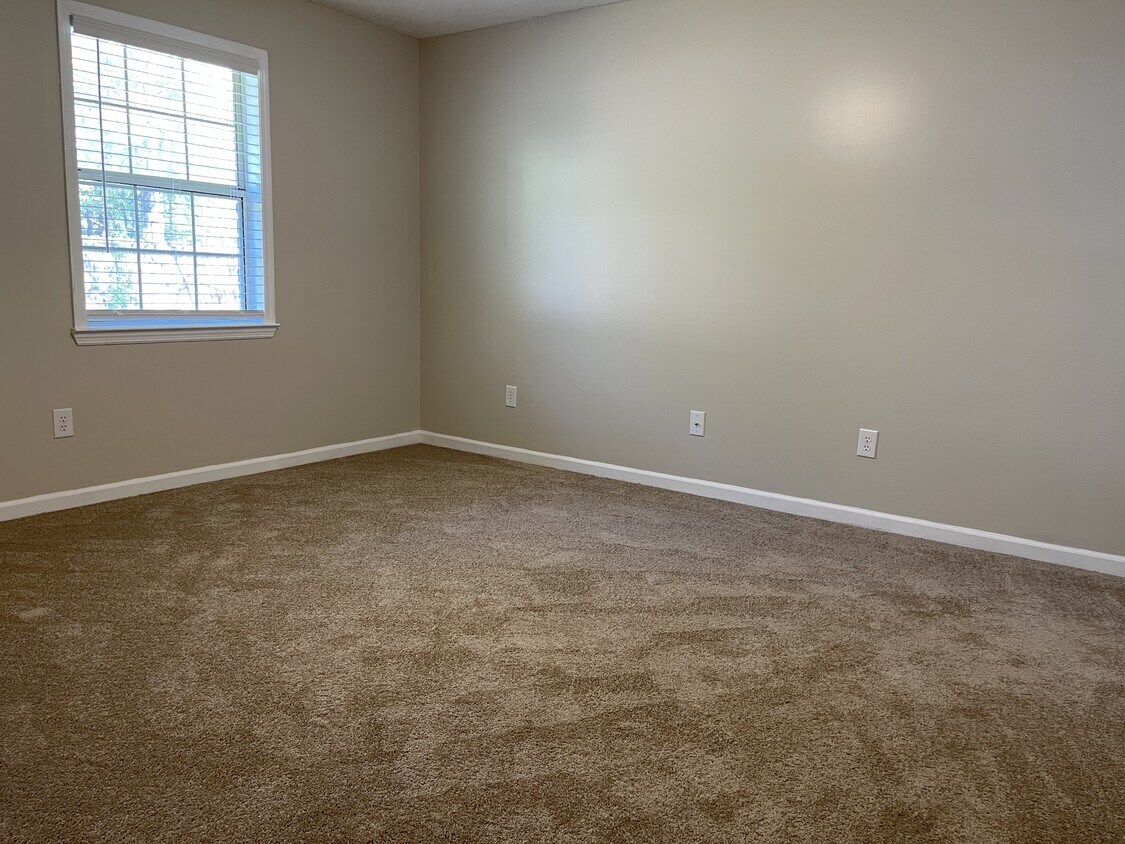 Foto del edificio - 713 Dover Ln