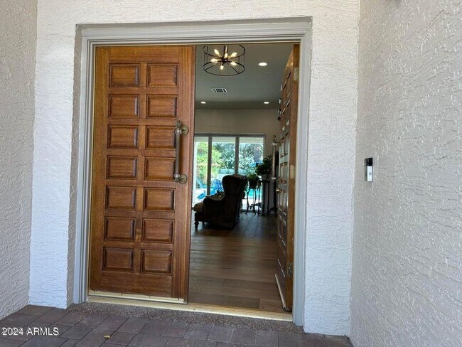 Building Photo - 4 Bedroom 2.5 Bathroom Heritage Terrace Home