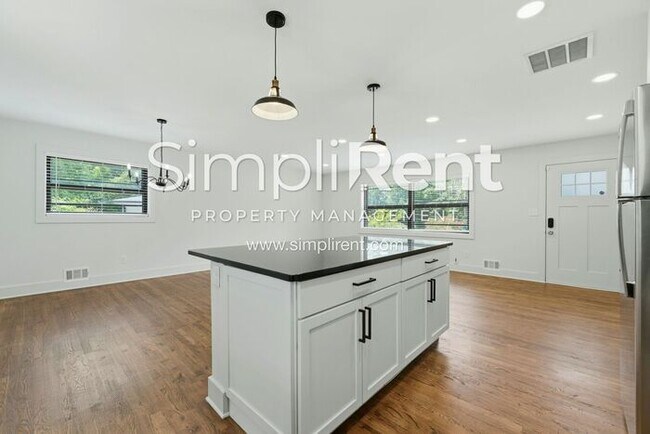 Building Photo - Beautifully Renovated 4 Bedroom Home for Rent in Decatur!
