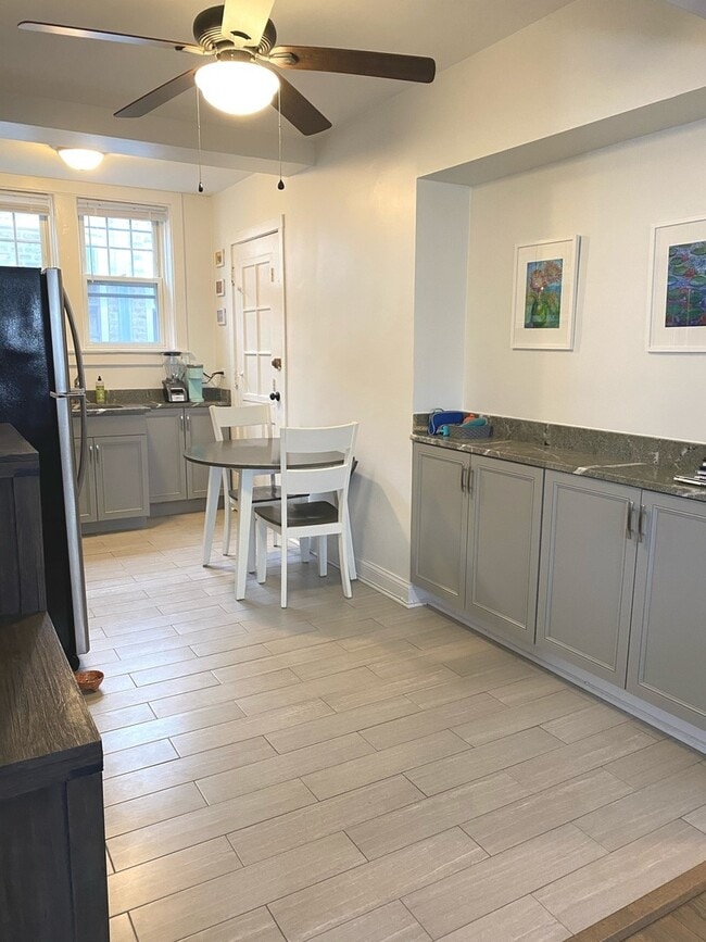 Foto del edificio - 1064 W Thorndale Ave