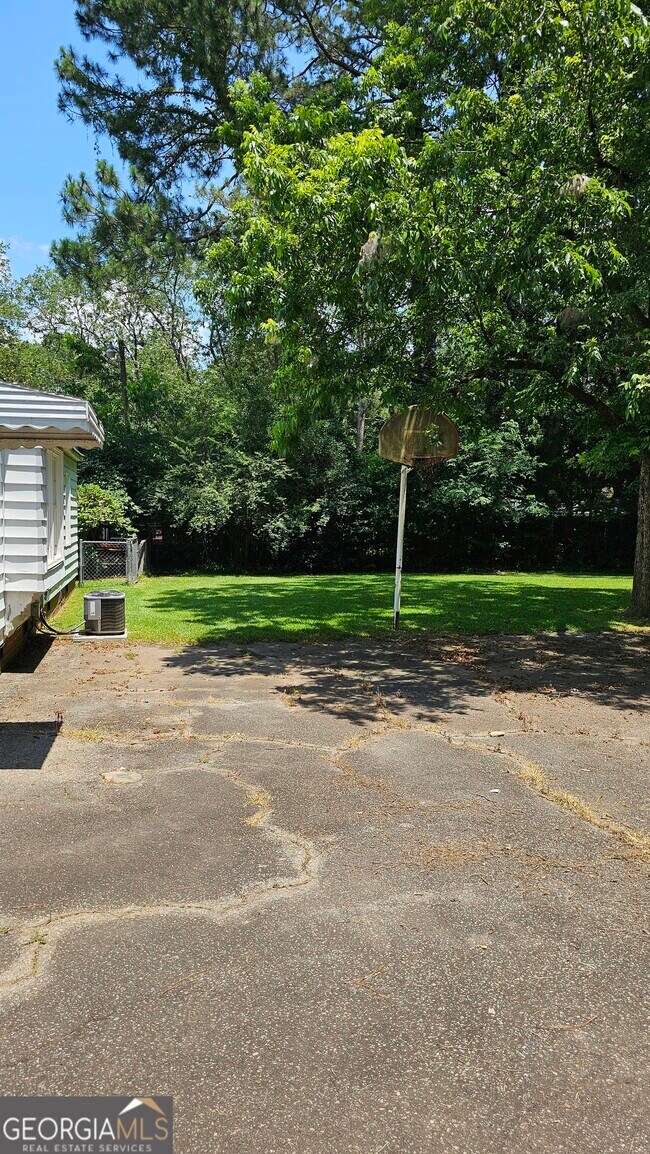 Building Photo - 509 Riley Ave