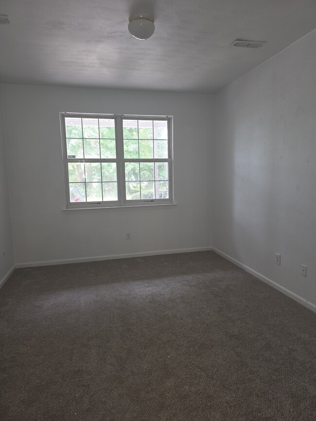 Building Photo - 1012 Primrose Ln