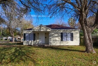 Building Photo - 2330 Cedar Dr