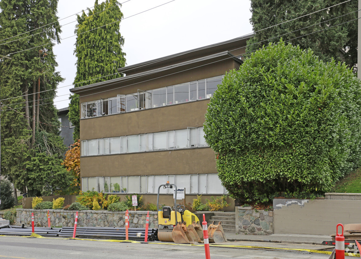 Building Photo - Prince Charles Apartments