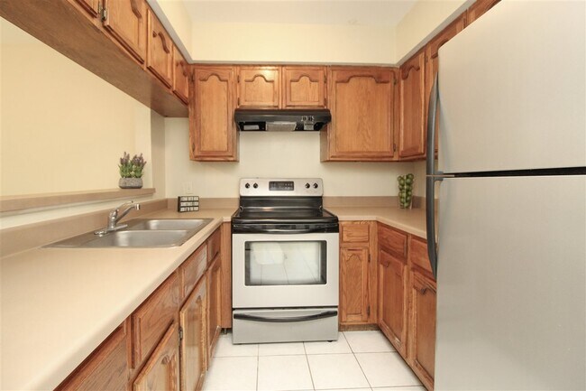 Foto del edificio - 8911 McPherson Rd