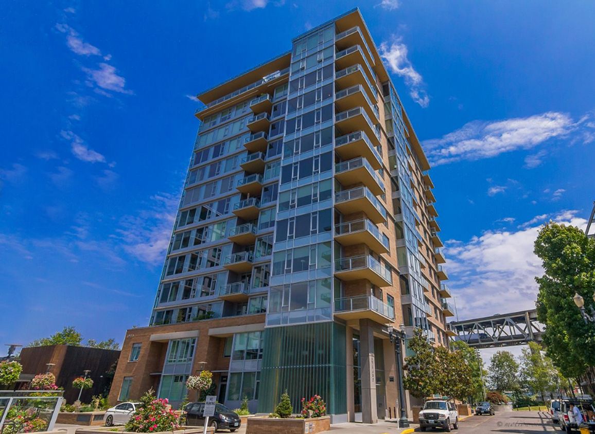 Primary Photo - Beautiful 1 Bed 1 Bath Waterfront Condo w/...