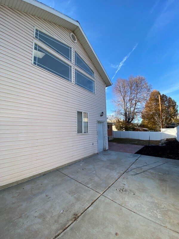 Building Photo - 4045 Decathlon St