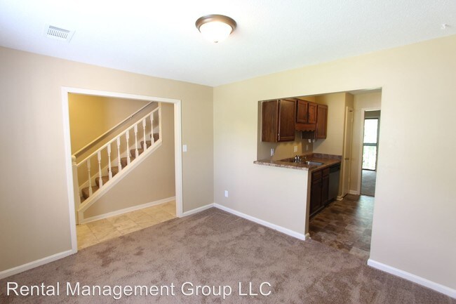 Building Photo - 2 br, 1.5 bath House - 6123 Crest Green Road