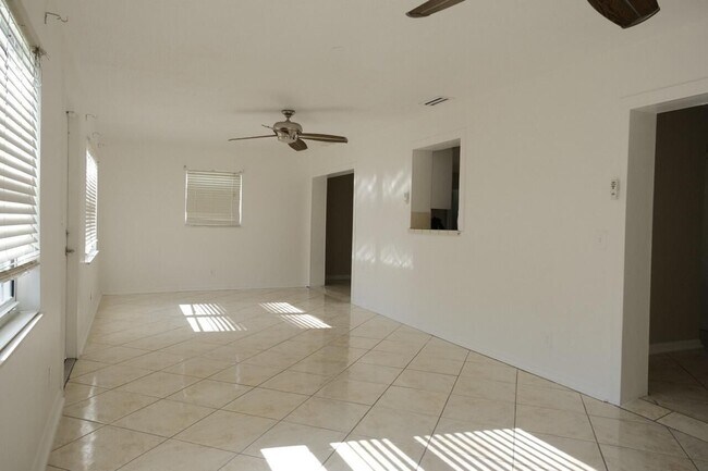 Foto del edificio - 980 Woodland Ave