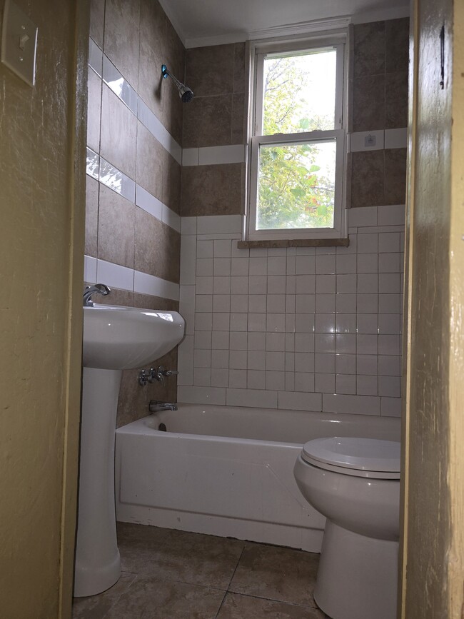 bathroom - 354 15th Ave