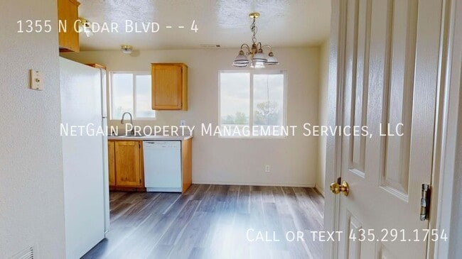 Foto del edificio - 1355 N Cedar Blvd