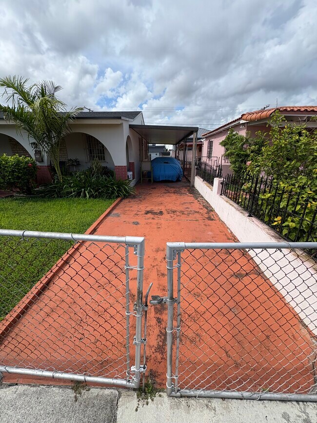 Building Photo - 3670 NW 18th Terrace