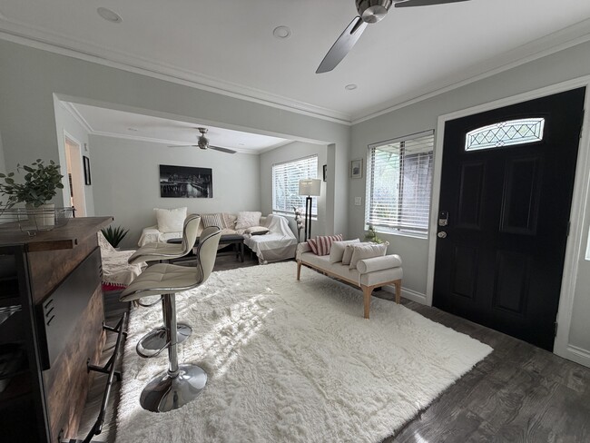 Building Photo - 1200 Tamarind Ave