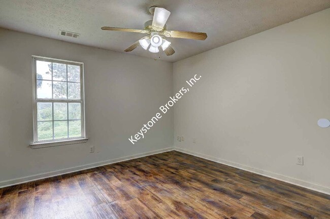 Building Photo - 8201 Spillers Dr SW