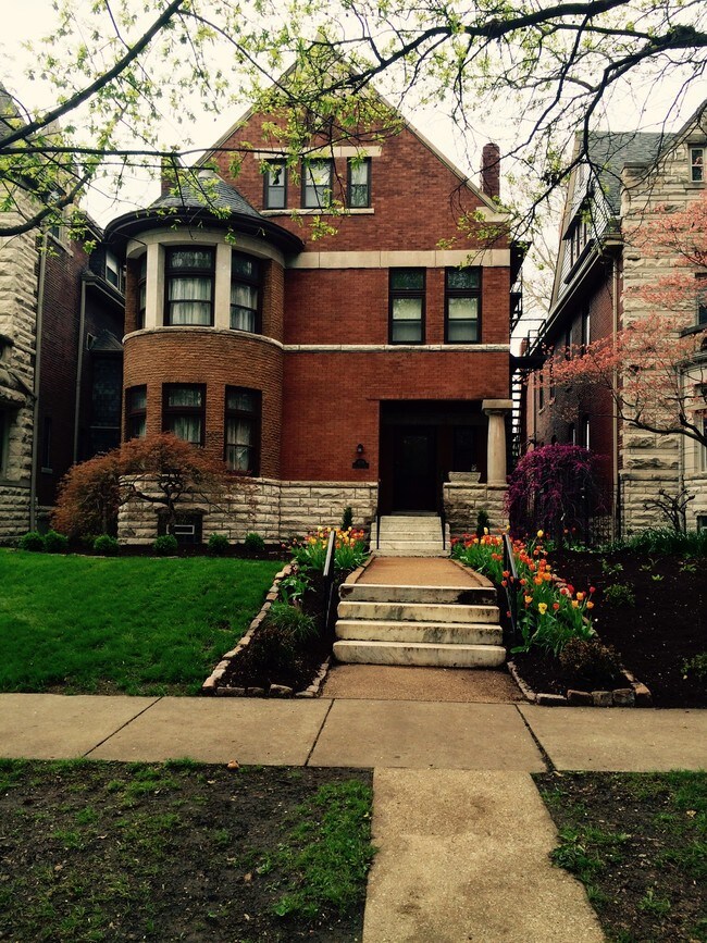 Vista de calle - 4124 W Pine Blvd