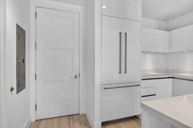 Building Photo - 155 E Boca Raton Rd