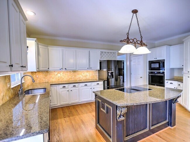 Building Photo - 515 Mellbrook Ln