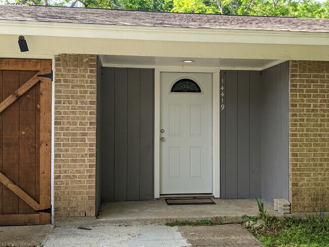 Foto del edificio - 14419 Briarcrest Dr