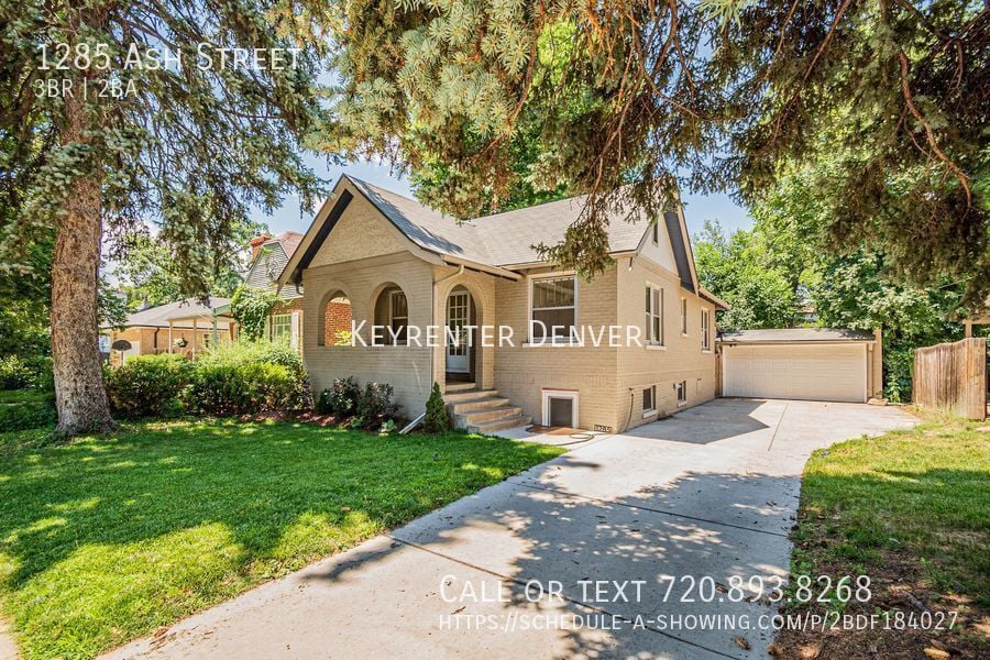 Primary Photo - 3 Bed 2 Bath Home with 1.5 Car Garage AND ...