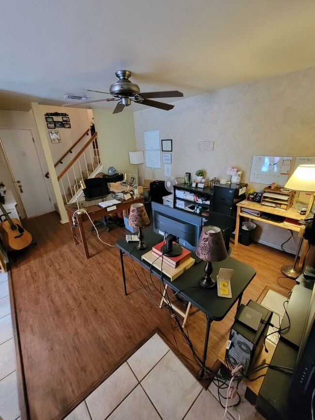 Building Photo - College Station - 1 bedroom /1.5 bath / 2 ...