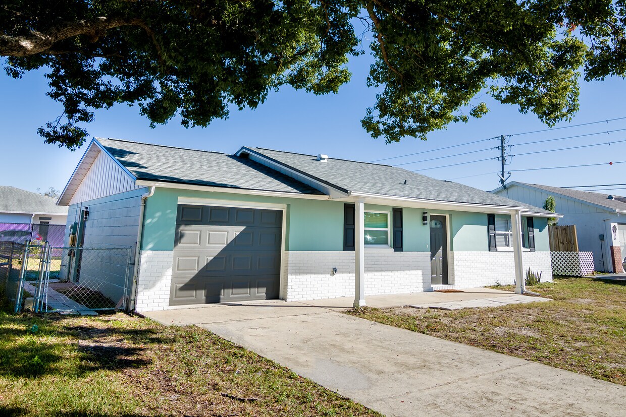 Primary Photo - 6443 Lomand Ave