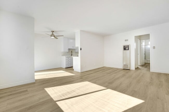 Building Photo - 1550 S Saltair Ave