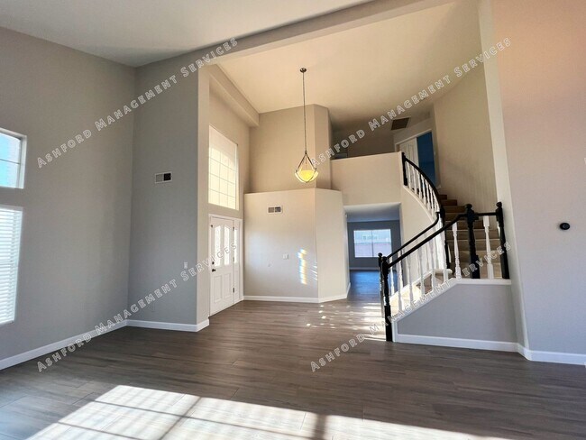 Foto del edificio - RAY RANCH 4 BEDROOMS 3 BATH WITH POOL AND SPA IN LARGE YARD