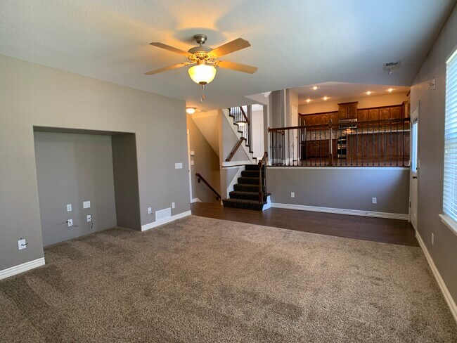 Building Photo - 3318 SW Regatta Dr