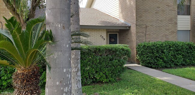 Foto del edificio - 5319 Palm Valley Dr N