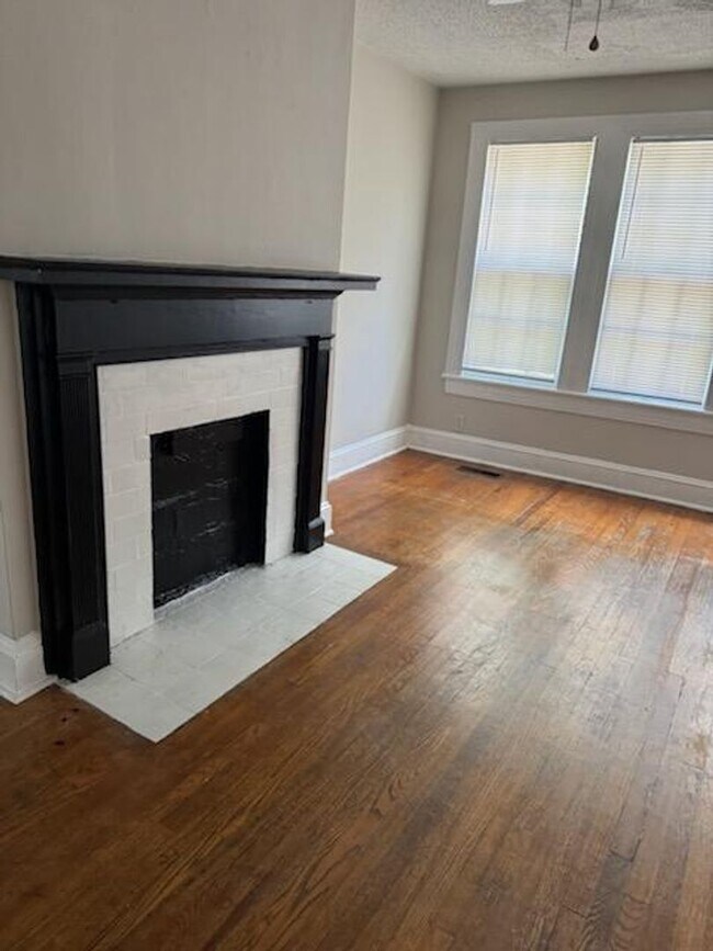 Foto del edificio - 2 bedroom, 1 bath house for rent