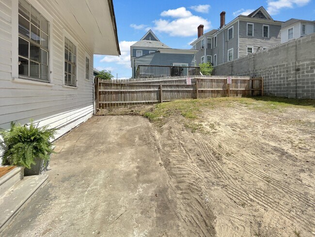 Building Photo - 928 Magnolia St
