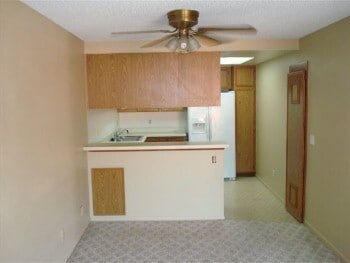 Building Photo - 3 bedroom 2 bath in great neighborhood in ...