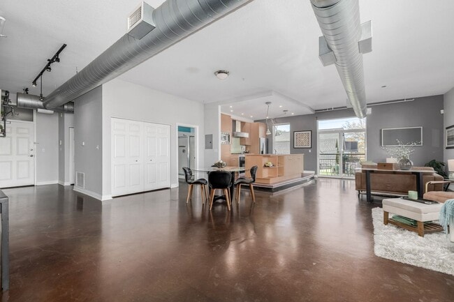 Foto del edificio - One bedroom, two bath corner unit in Baker with two balconies