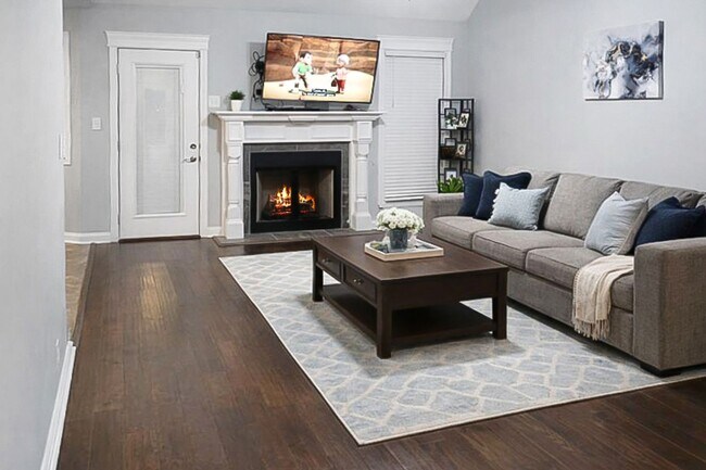 Building Photo - Pet Friendly Three Bedroom with Bonus!