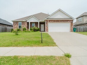 Building Photo - 940 W Ashmore Landing Loop