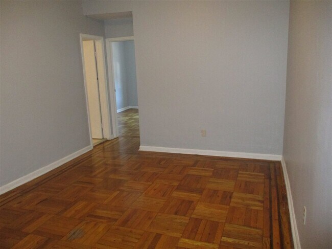 Foto del edificio - 9015 Bergenwood Ave