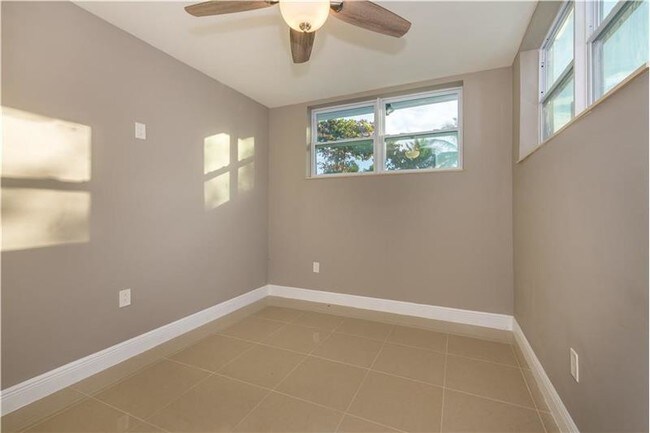 Foto del edificio - 1145 NE 155th St